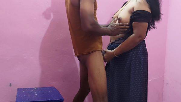 A Beautiful Tamil Aunty Has A Hot Sex With A Young Man - desi-porntube.com - India on gratisflix.com