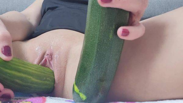 Double Penetration With Zucchini And Cucumber With Squirt - hclips.com - Russia on gratisflix.com