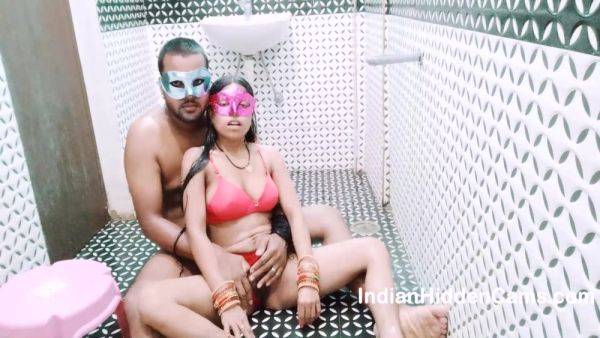 Married Indian Couple On Vacation Having Sex While Taking Shower In Desi Oyo Hotel - Hindi Audio - hclips.com - India on gratisflix.com