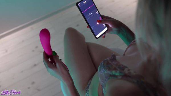 New pink toy turned out to be powerful enough to make the blonde's legs shake in an intense orgasm - anysex.com on gratisflix.com
