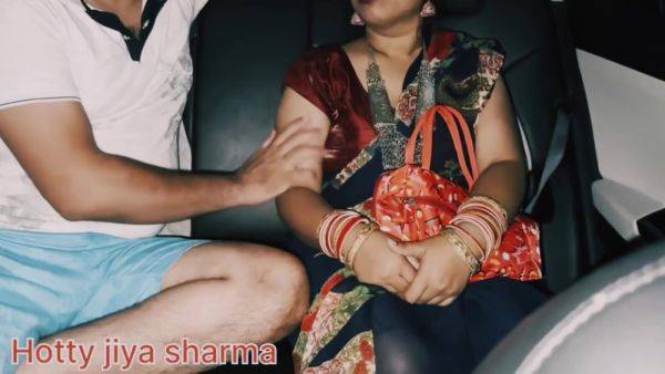 Desi Bhabhi Fucked Publicly In The Car With Indian Roleplay - desi-porntube.com - India on gratisflix.com