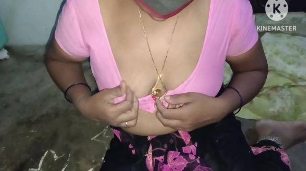 Aunty Showing Her Boobs - hclips.com - India on gratisflix.com