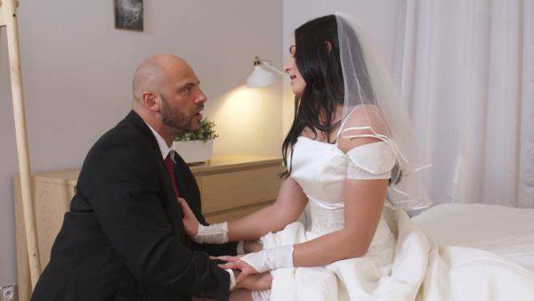 Brunette bride gets intimate with the father-in-law right on her wedding day - xbabe.com on gratisflix.com