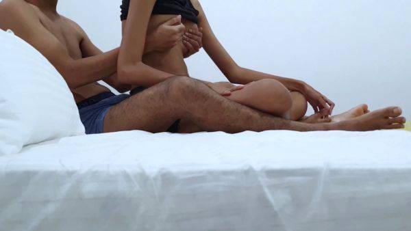 Exclusive sri Lankan university girl gets a hot and steamy massage from her horny Indian husband - sexu.com - India - Sri Lanka on gratisflix.com