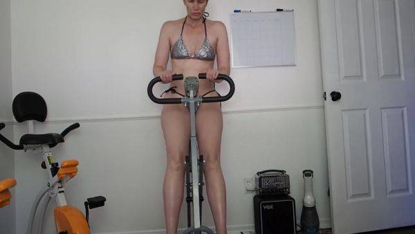 Aurora Willows Doing Leg Strengthening Today In A Sexy Hot Bikini - hotmovs.com - Usa on gratisflix.com