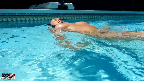 Nippi Swims - upornia.com on gratisflix.com
