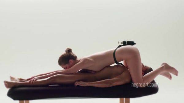 Erotic Massage Amazing Oiled Body - videomanysex.com on gratisflix.com