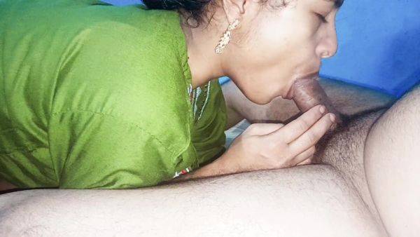 Indian College Girl Seducing Her Mature Teacher With Blowjob And Hot Wet Pussy - hclips.com - India on gratisflix.com