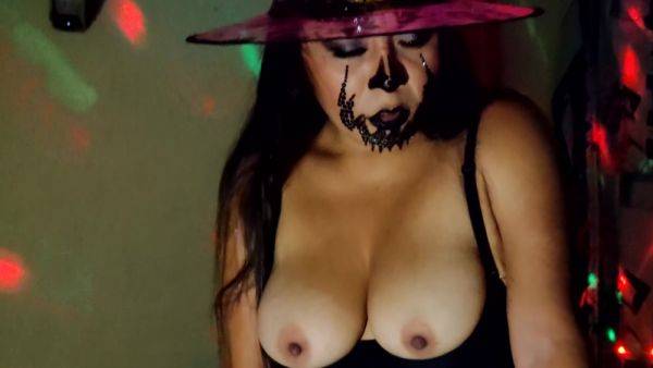Hot Milf In Free Exclusive Video!! The Witch Is Activated On Halloween - desi-porntube.com - India on gratisflix.com