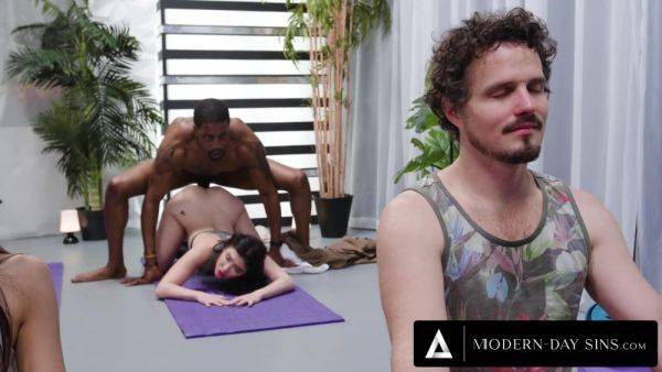 She Cheated On Her BF With Yoga Trainer - Isiah maxwell - xhand.com on gratisflix.com