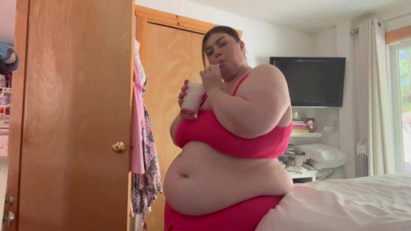 Ssbbw Beautiful Women Eating For Belly Fat Gain #bigbelly - upornia.com on gratisflix.com