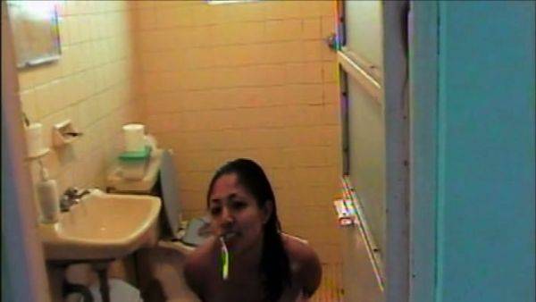 Latina Teen Takes a Shower - drtuber.com on gratisflix.com