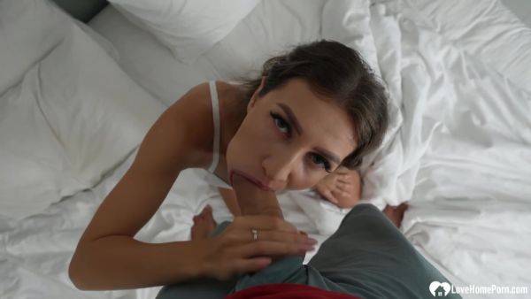 Waking Up My Stepsister With A Hard Cock - hclips.com on gratisflix.com