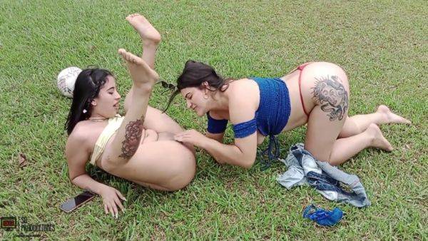 Colombian Lesbians Licking Their Pussies In A Private Estate - Porn In Spanish - desi-porntube.com - Spain - India - Colombia on gratisflix.com