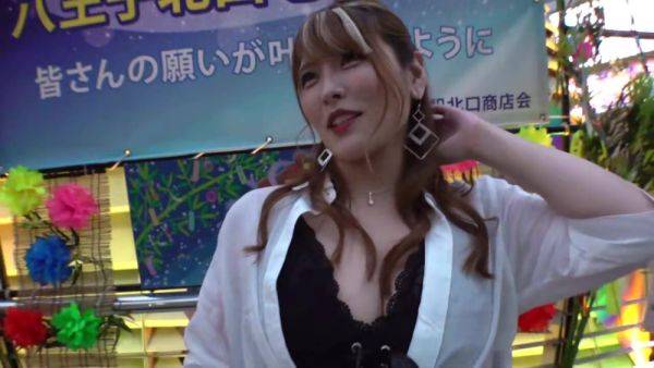0002577_デカパイの日本人の女性が大量潮吹きするガン突き素人ナンパでアクメのエロハメ - txxx.com - Japan on gratisflix.com