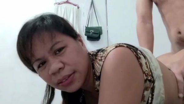 Sexy Filipina Maid Loves To Get Fucked Hard On Her Room By His Boss - hclips.com on gratisflix.com