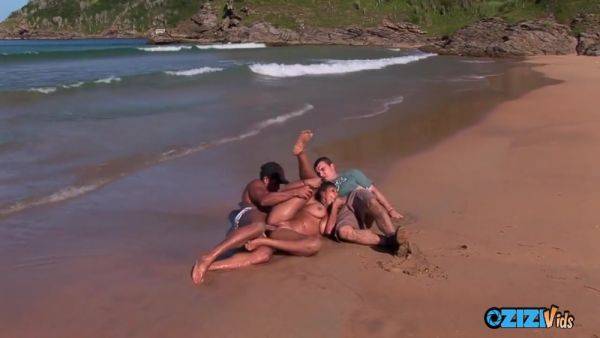Hardcore Sex On The Beach With A Whorish Brunette - hotmovs.com on gratisflix.com