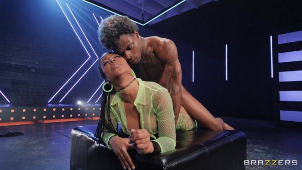 In Anals Tight On A Neon Night In 4k - Kira Noir - upornia.com on gratisflix.com