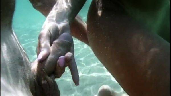 Amateur girl loves swimming naked and milking cocks underwat - drtuber.com on gratisflix.com
