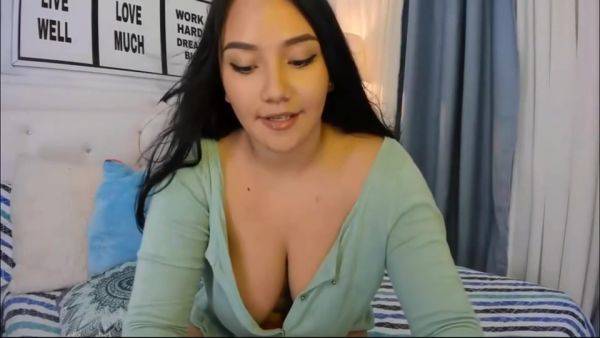Babe Flashes Big Tits On Webcam - hclips.com on gratisflix.com