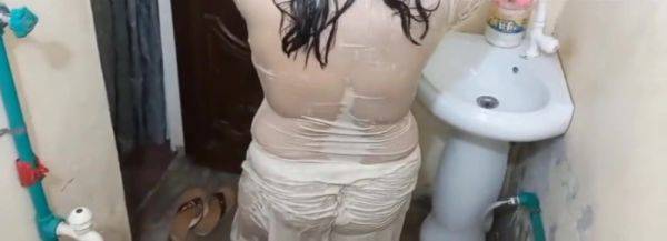 Washroom Nahaty Hue Desi House Wife With 18 Years - desi-porntube.com on gratisflix.com