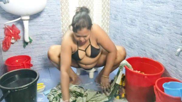 Indian Housewife Sexy Show 8 - desi-porntube.com - India on gratisflix.com