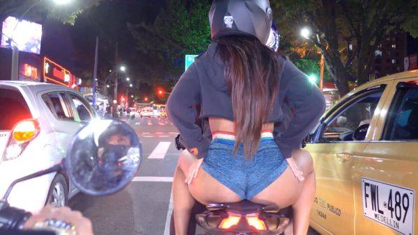 Colombian latina shows off her big ass in public during a motorcycle tour - txxx.com - Colombia on gratisflix.com