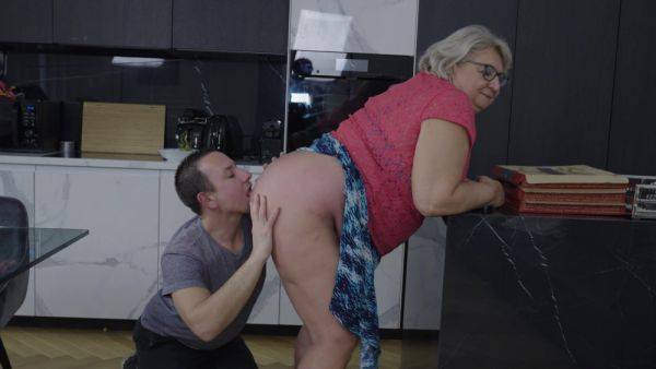 Granny blows the dick wet prior to fuck and swallow - xbabe.com on gratisflix.com