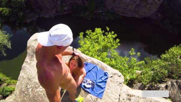 Wild Public Fucking On A High Cliff In Canyon - videomanysex.com - Italy on gratisflix.com