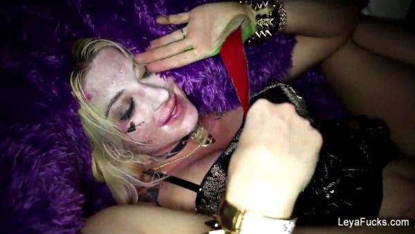 Leya Falcon takes on Harley Quinn's BBC in interracial porn video - sexu.com on gratisflix.com