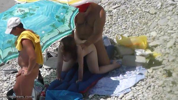 Chubby Babe Strokes Dick On The Beach - hclips.com on gratisflix.com