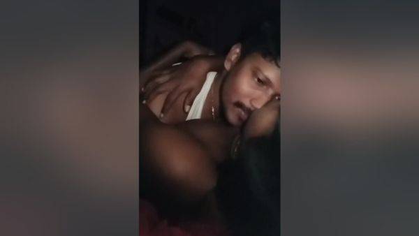 Indian Wife Big Boobs Kissing Ass - desi-porntube.com - India on gratisflix.com
