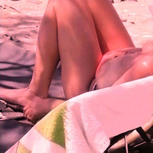 Big tits topless beach - drtuber.com on gratisflix.com