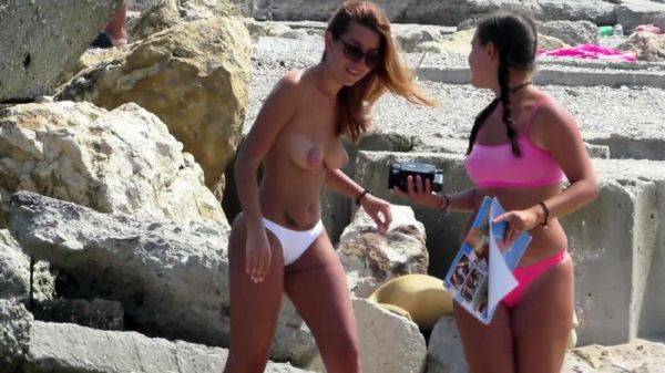 Sexy Topless Amateur Teens - Voyeur Beach Photo Session - drtuber.com on gratisflix.com