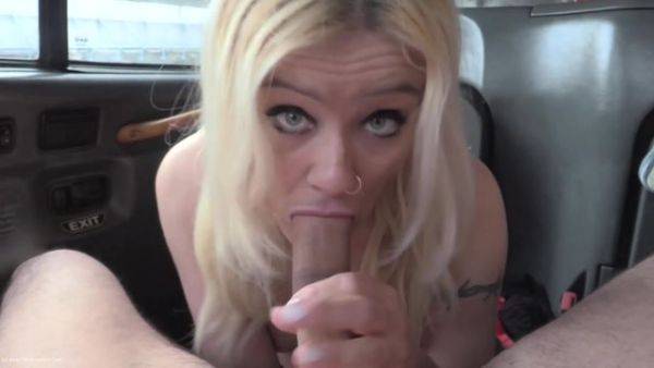 Getting fucked in the back of a taxi - hclips.com on gratisflix.com