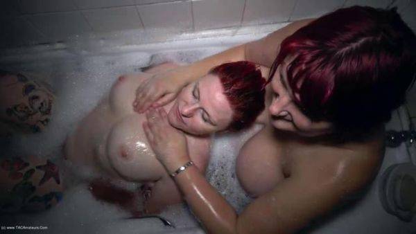Mollie & Boobarella's Bath - hclips.com on gratisflix.com