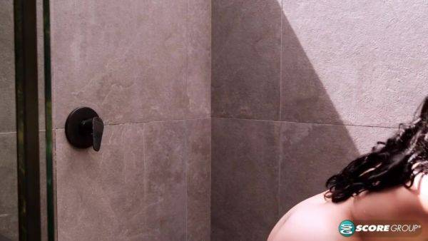 Busty Wet Beauty Kim Velez - hotmovs.com on gratisflix.com