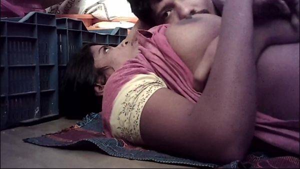 Indian Wife Big Boobs Suking And Kiss - desi-porntube.com - India on gratisflix.com