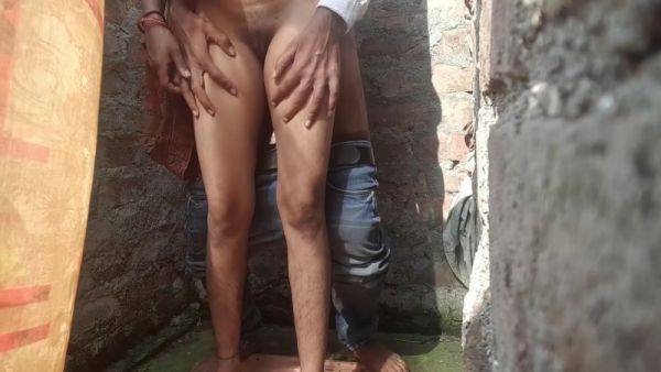 Indian Desi Erotic Bhabhi Fucks In The Openly Bathroom Outdoors With Hot Milf - desi-porntube.com - India on gratisflix.com