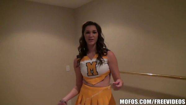 Cheerleader Holly flaunts her hot body in uniform & gives a sloppy BJ - sexu.com on gratisflix.com