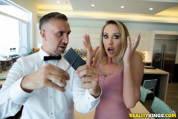 Brett Rossi gets her shaved pussy fucked good and proper - xhand.com on gratisflix.com