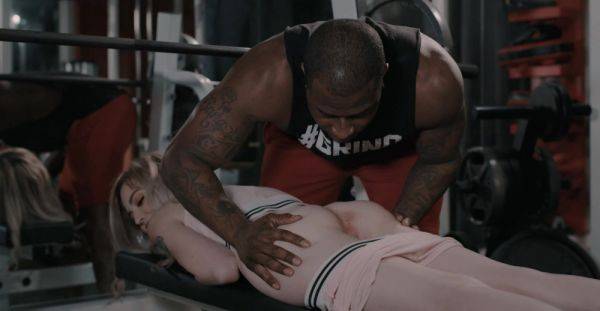Black lover tries p***e pussy at the gym in remarkable interracial - alphaporno.com on gratisflix.com