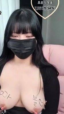 Omege japanese girl with big boobs on cams - drtuber.com on gratisflix.com