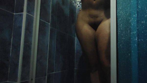 Woman Is Caught Nude In Public Bathroom - voyeurhit.com on gratisflix.com