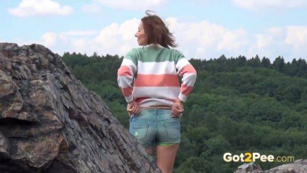 Pretty girl takes a piss while out walking in the country - sexu.com on gratisflix.com