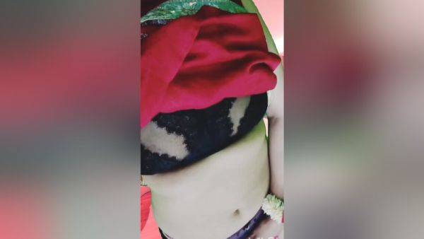Desi Sexy Wife Showing Big Boobs On Video Nasty - desi-porntube.com on gratisflix.com