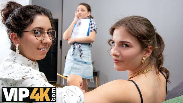 VIP4K. Lesbians is a perfect work break for these office whores - txxx.com - Russia on gratisflix.com