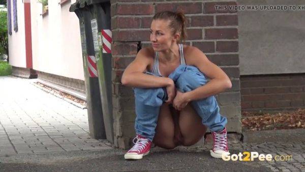 Lara Braun relieves herself in public with a walk and a pull - sexu.com on gratisflix.com
