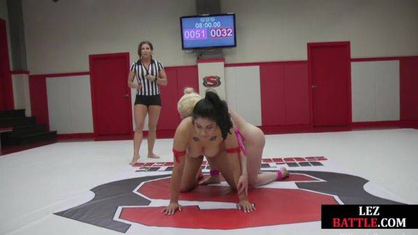 Wrestling busty dyke strapon fucks loser in ass after fight - hotmovs.com on gratisflix.com