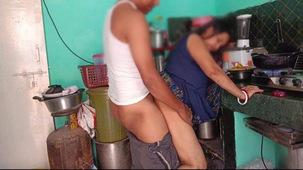Stepbrother Fucks Salu Bhabhi In The Kitchen - desi-porntube.com - India on gratisflix.com